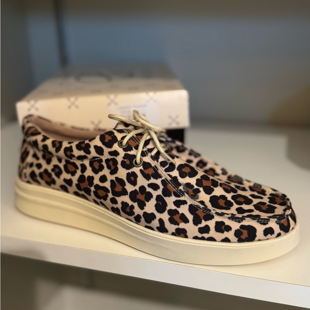 Size 10 Leopard Everglades Sneaker